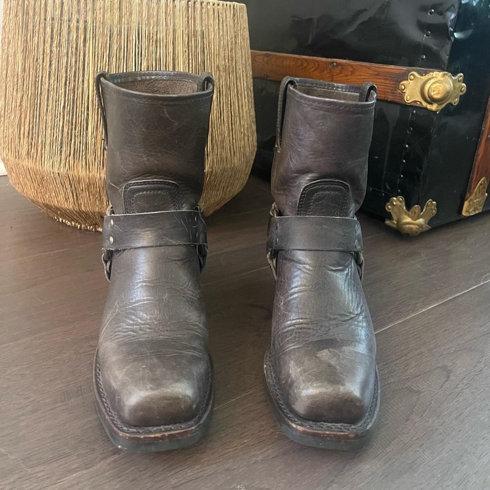 Frye Harness 8R Boots, Women’s 8.5, Smoke